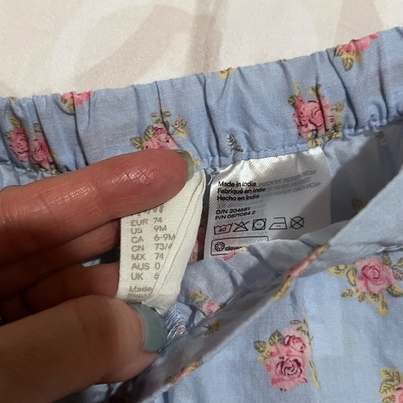 🌻3/25$ Baby girl H&M floral shorts 6-9 months - Picture 2 of 4